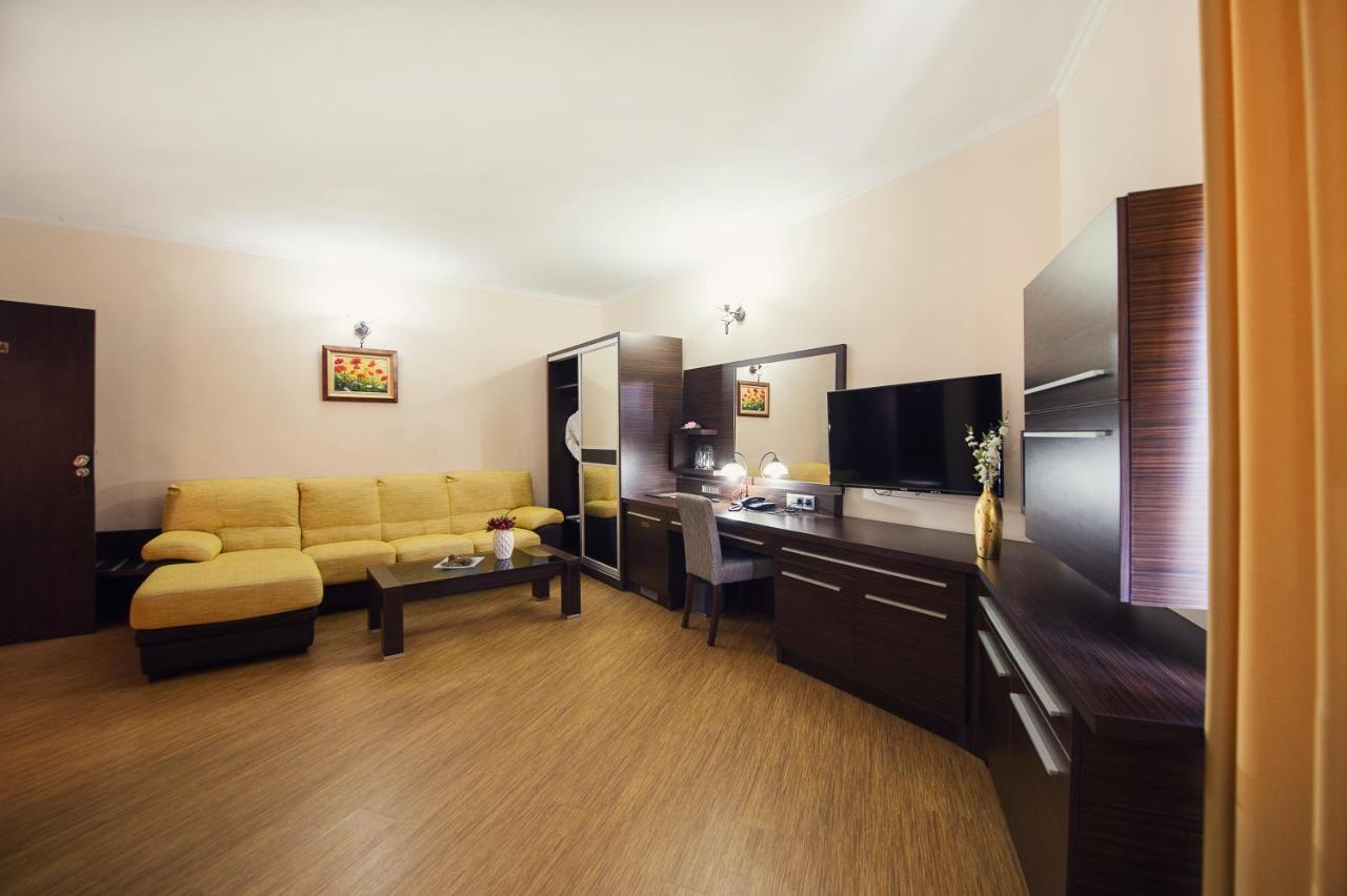 Family Hotel Hebar Batak Eksteriør bilde