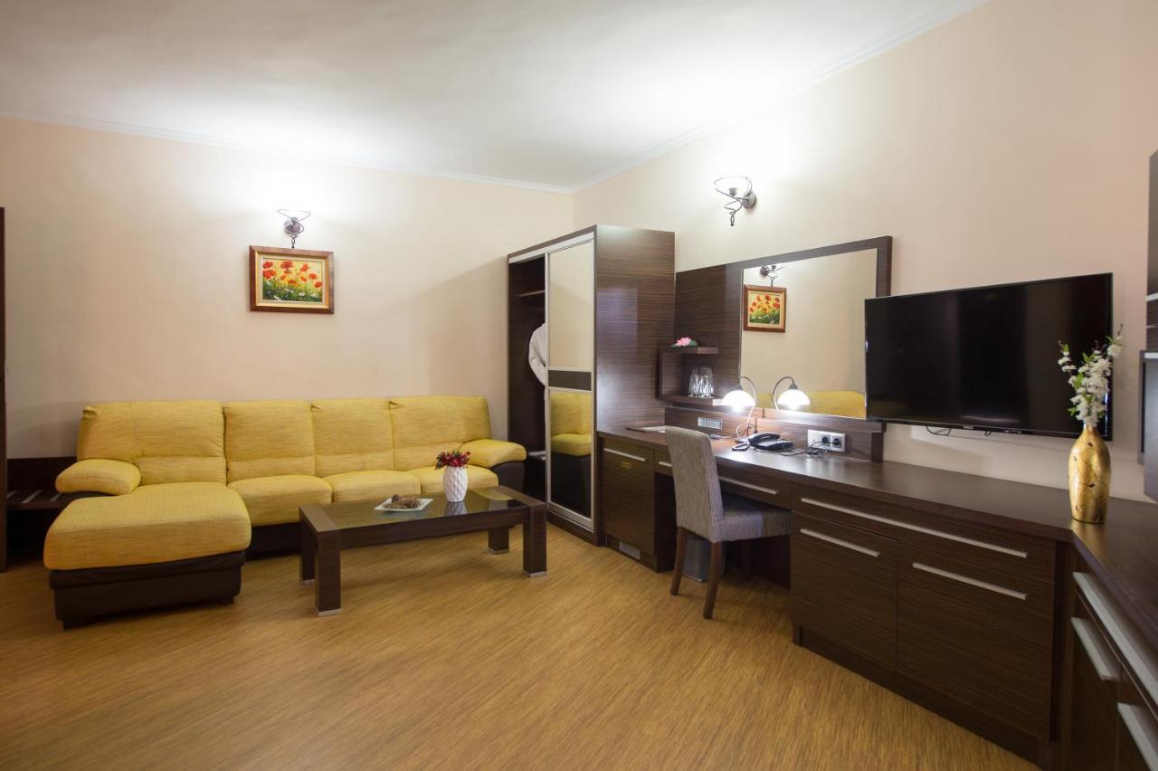 Family Hotel Hebar Batak Eksteriør bilde
