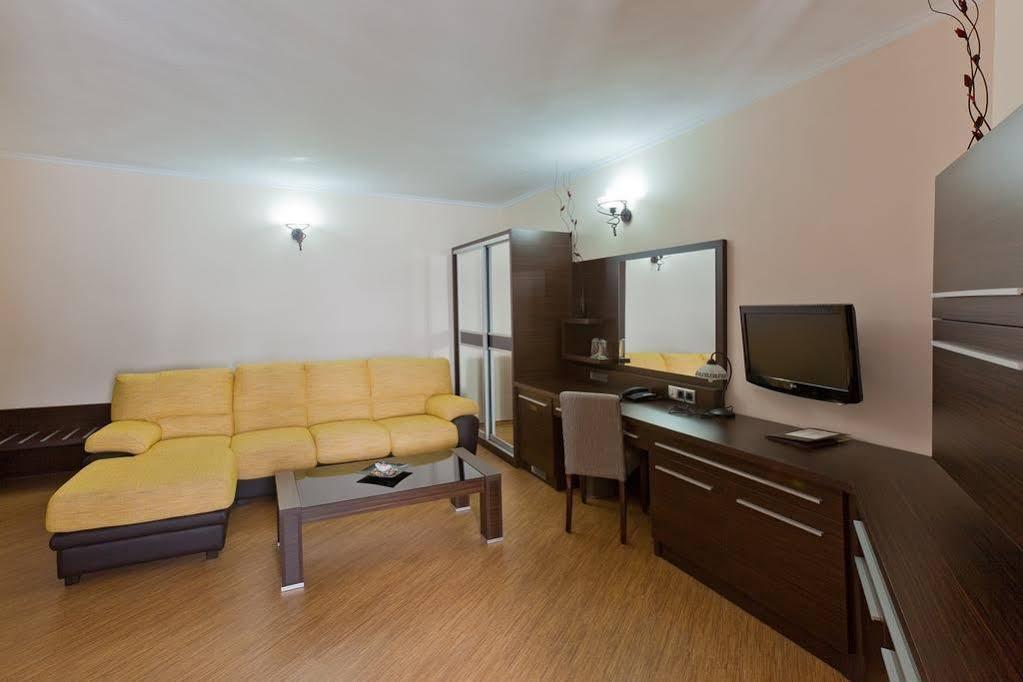 Family Hotel Hebar Batak Eksteriør bilde